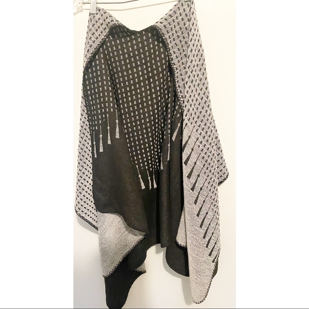 Black/Gray reversible poncho